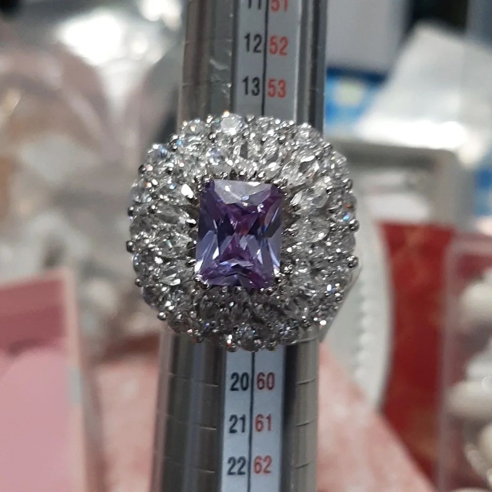 Camille Louise rings Silverstone - Picture 3 of 3
